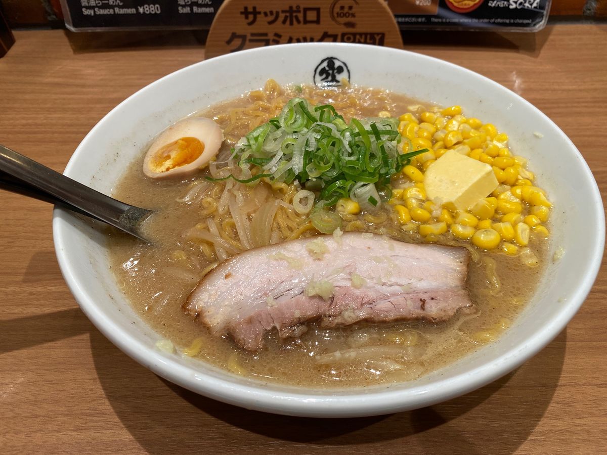 ちょっと晴れ間の見えた札幌駅前。
それでも早々とCTSに移動して、まずはお...