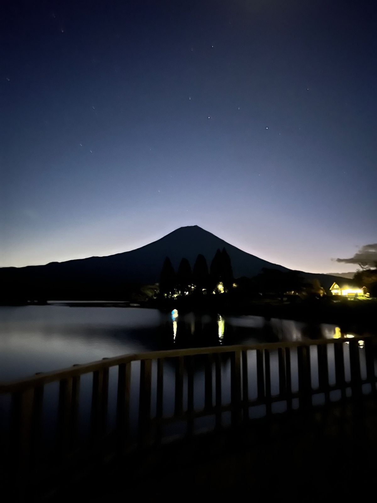 雲一つない田貫湖の富士山