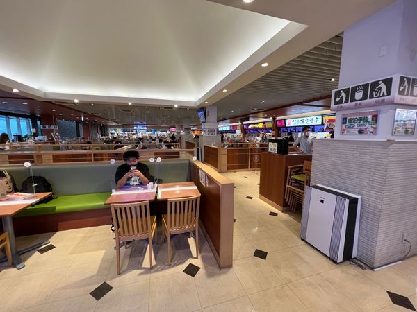 日本・山梨県「台風の田貫湖キャンプ」の写真：談合坂SAで休憩

めっちゃ大雨で運転怖...