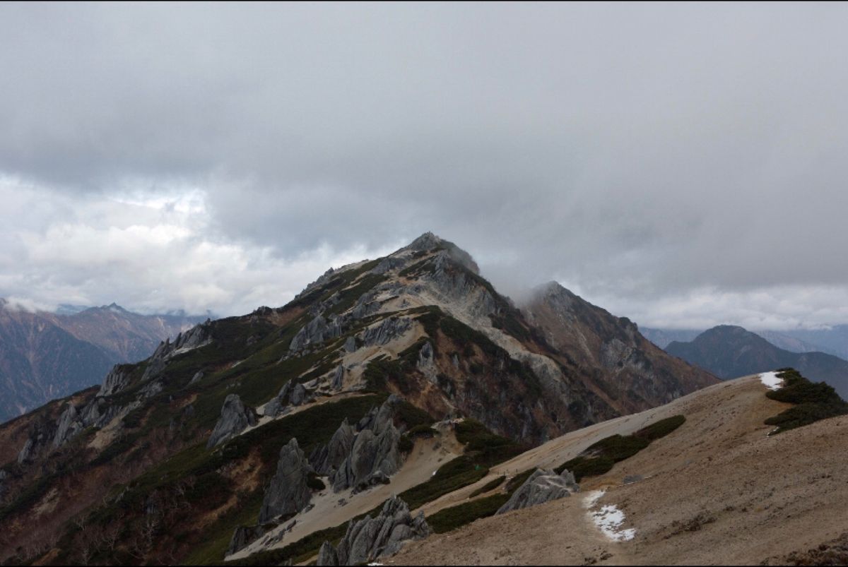 長野県安曇野市
●燕岳山頂付近から見た燕山荘
●イルカ岩
●燕岳の山頂
●...