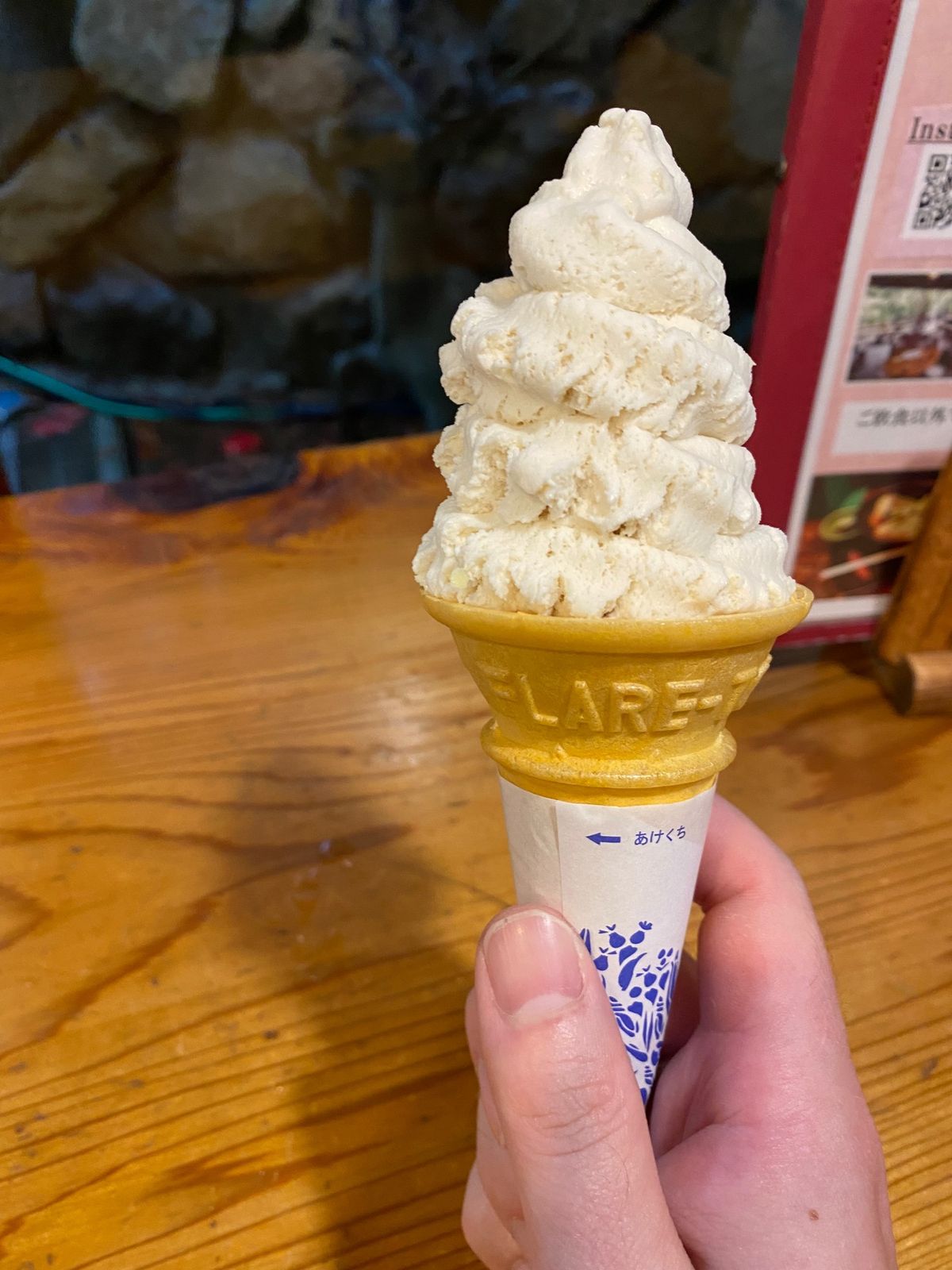 竜頭の滝！

と、そこで食べたゆばソフト！
めっちゃ寒かったけど、美味しかった！