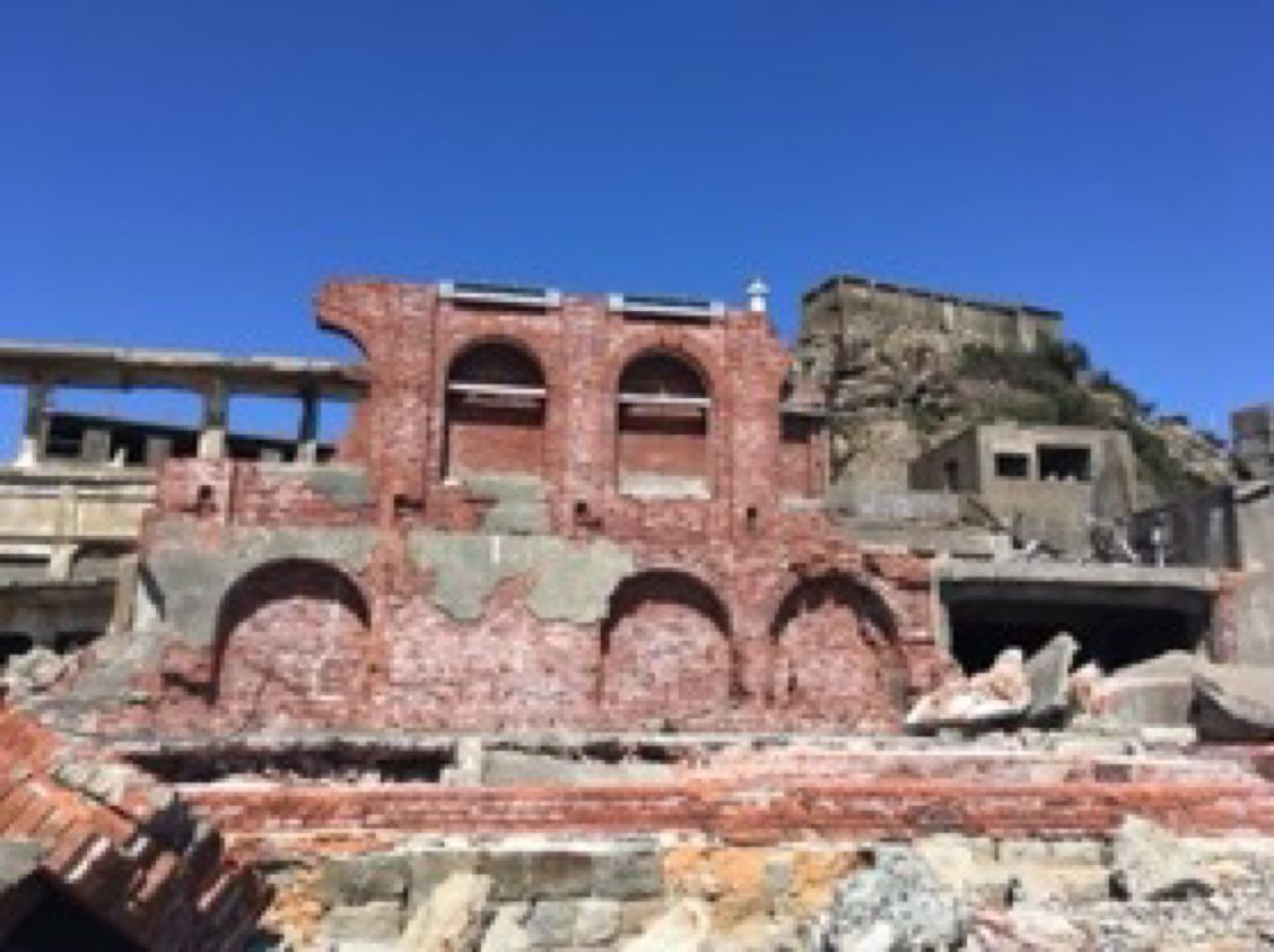 軍艦島。お天気は良かったけど、さすがに海の上はまだ寒かった。