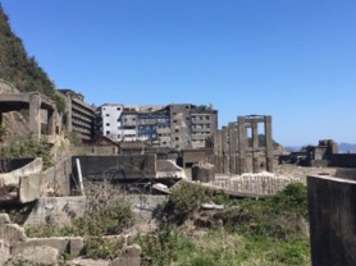 軍艦島。お天気は良かったけど、さすがに海の上はまだ寒かった。
