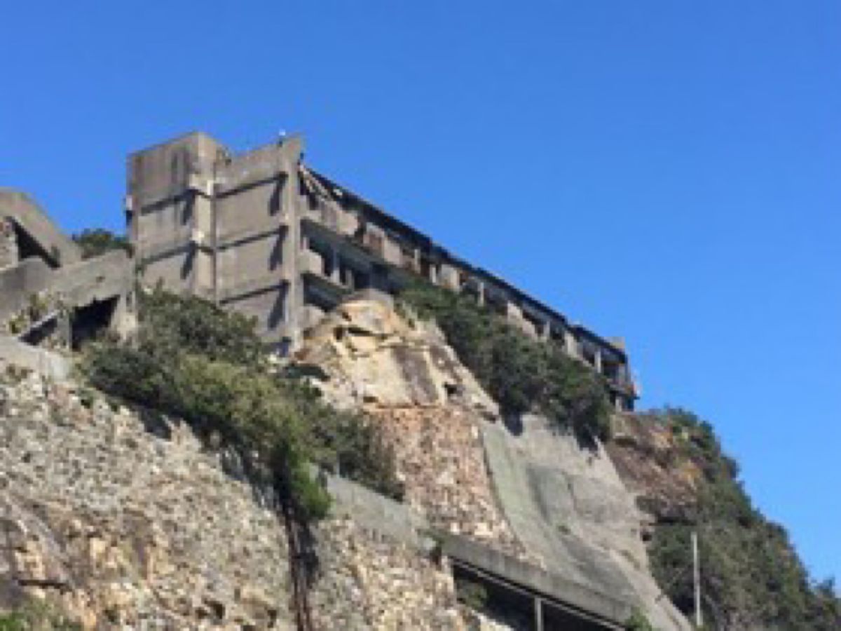 軍艦島。お天気は良かったけど、さすがに海の上はまだ寒かった。