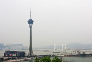 香港からフェリーでマカオへ。
カジノには目もくれず、町歩き。
天気はイマイ...