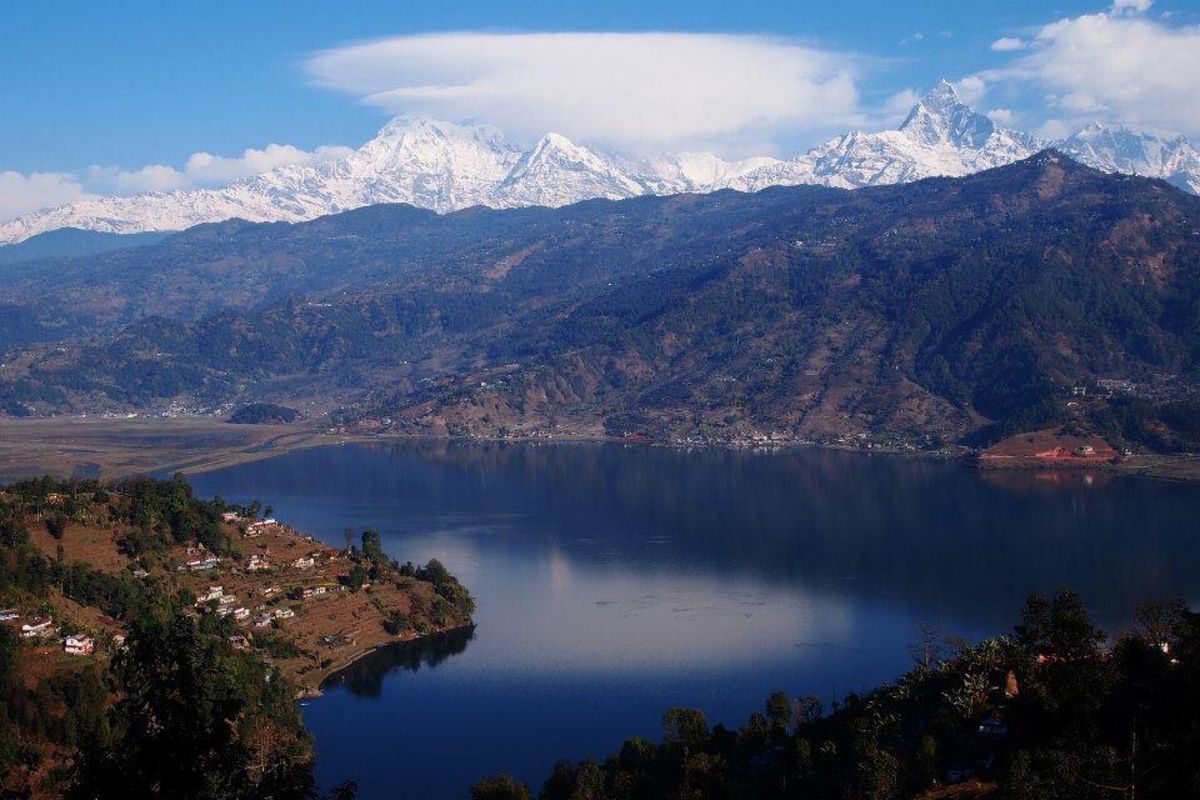 ネパールのポカラはゆっくり過ごすには最適です。
山々や湖が綺麗です。