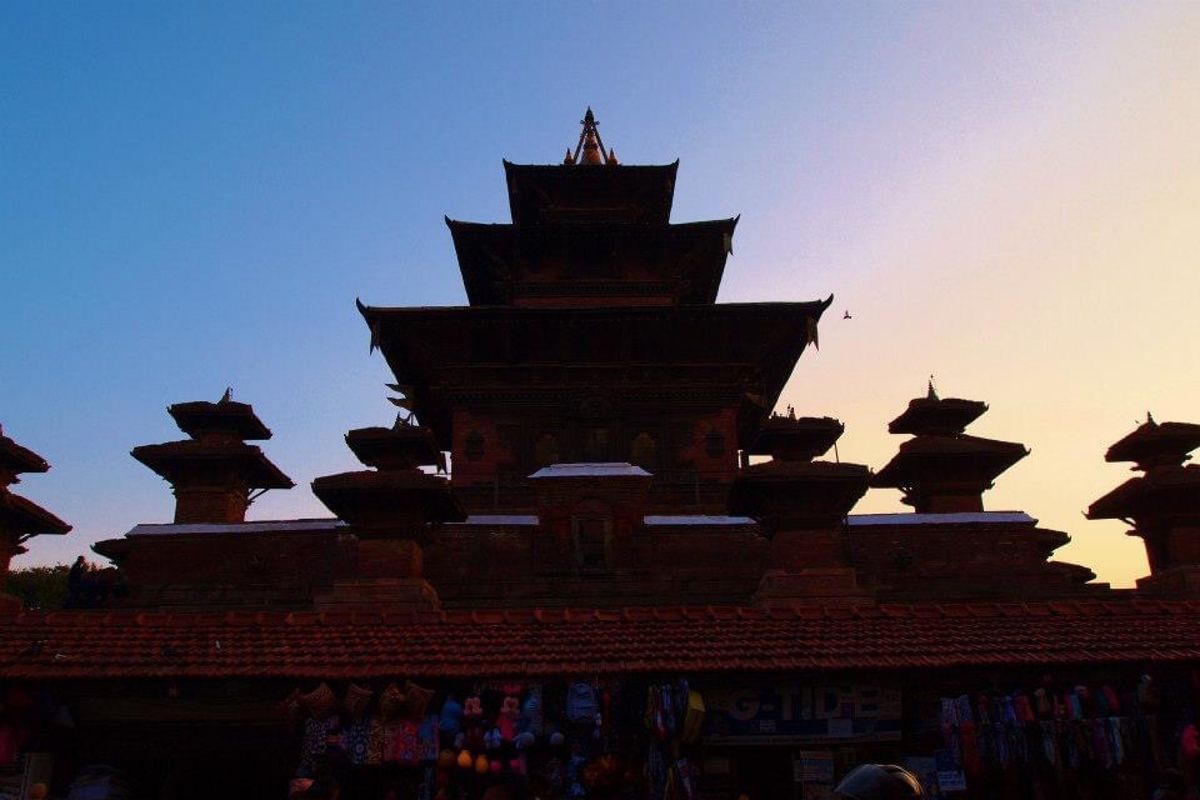 ネパールの首都 カトマンズ。
空気が汚いし、停電は多いわ、まぁそんな感じで...