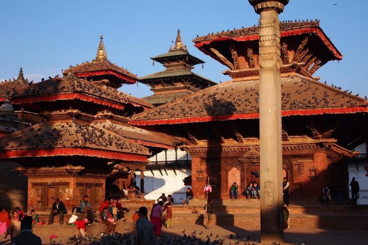 ネパールの首都 カトマンズ。
空気が汚いし、停電は多いわ、まぁそんな感じで...