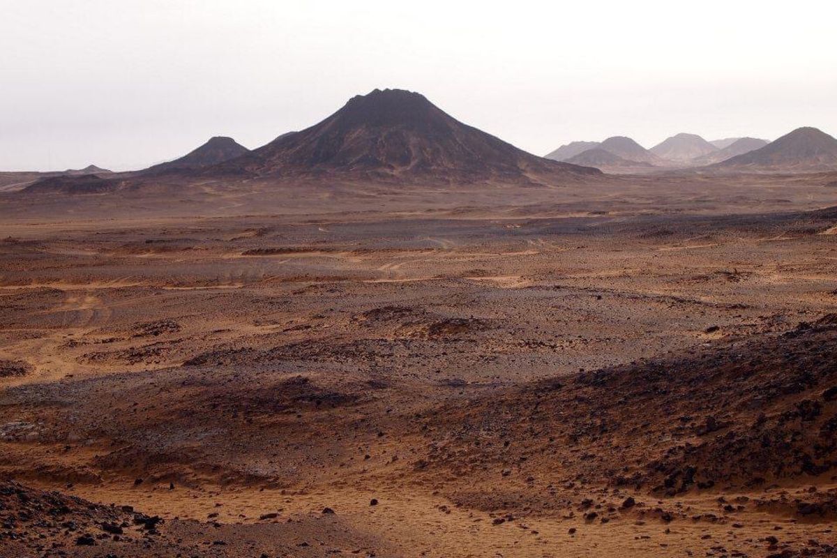 エジプトの黒砂漠。
火星みたいな雰囲気ですね