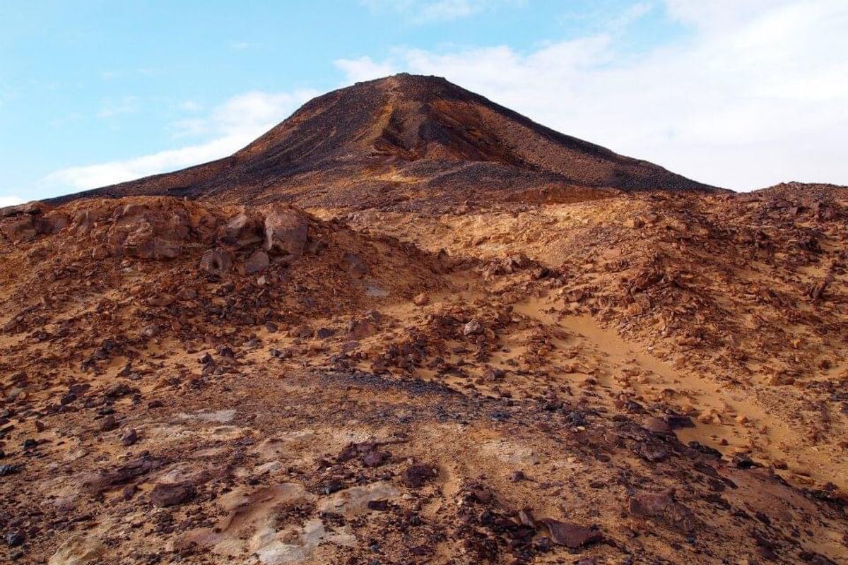 エジプトの黒砂漠。
火星みたいな雰囲気ですね
