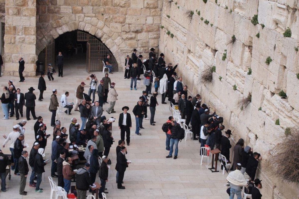 嘆きの壁。
金曜日はハンパないユダヤ教徒の集会が