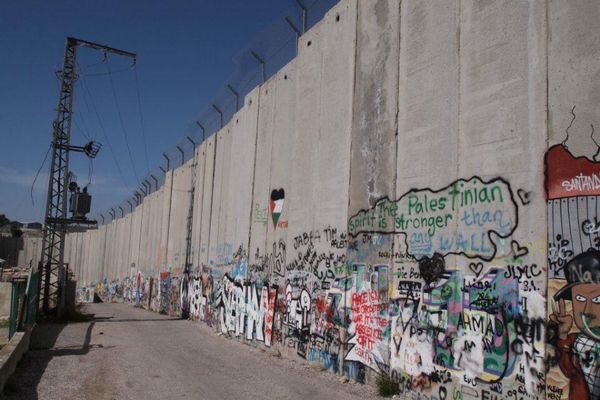 パレスチナ・Hebron「７ヶ月２８ヶ国世界一周（パレスチナ）」の写真：パレスチナとイスラエルの高き壁