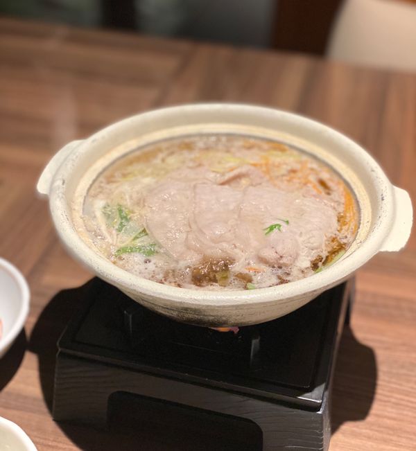 日本・福井県「念願の恐竜県🦖へ出張」の写真：まつや千千

豚肉🐷はあんまり得意じゃな...