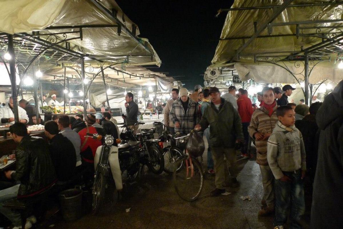 マラケシュのフナ広場。
賑やかです！