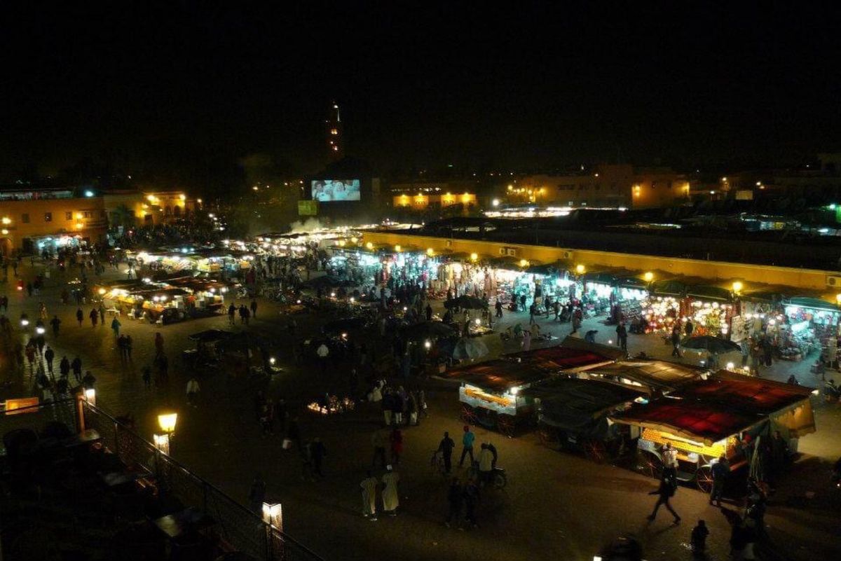 マラケシュのフナ広場。
賑やかです！