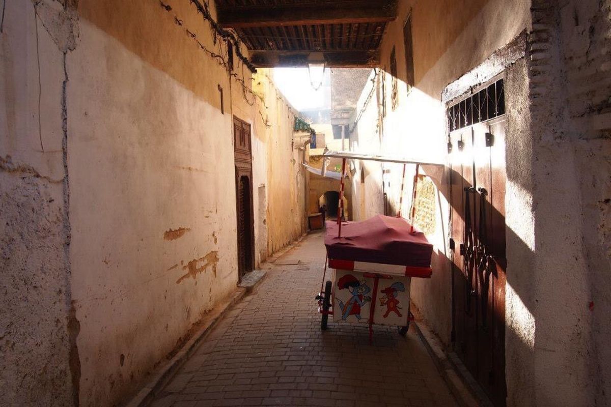 フェズの路地は狭い！