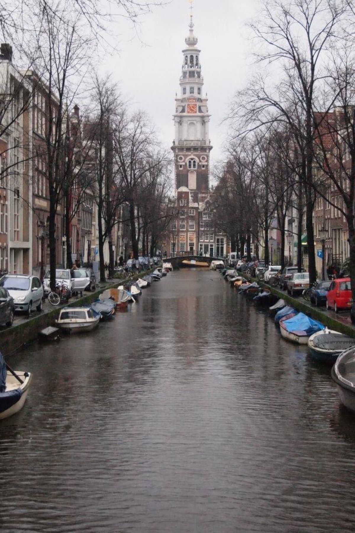冬のアムステルダムは天気悪い