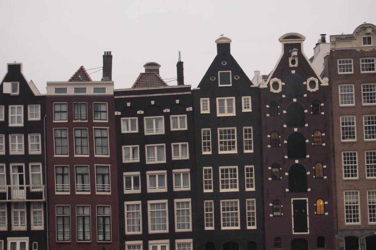 冬のアムステルダムは天気悪い