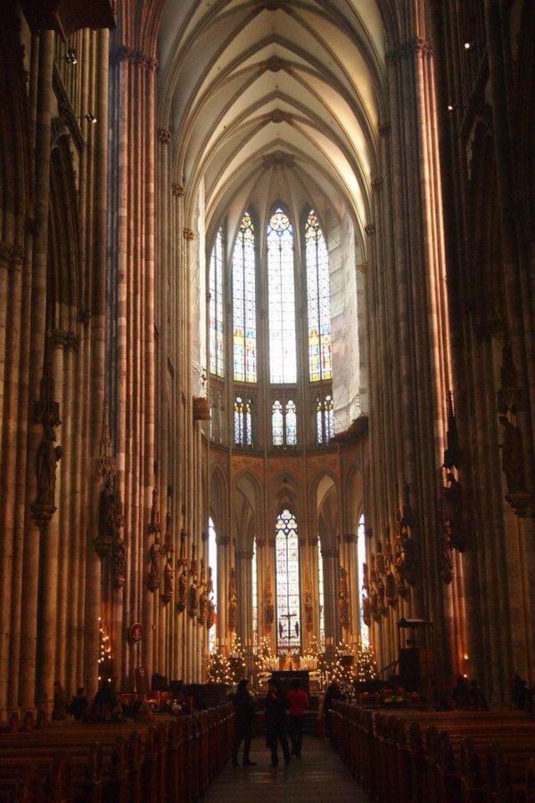 ドイツ・Koln「７ヶ月２８ヶ国世界一周（ドイツ）」の写真：ケルン大聖堂の内観