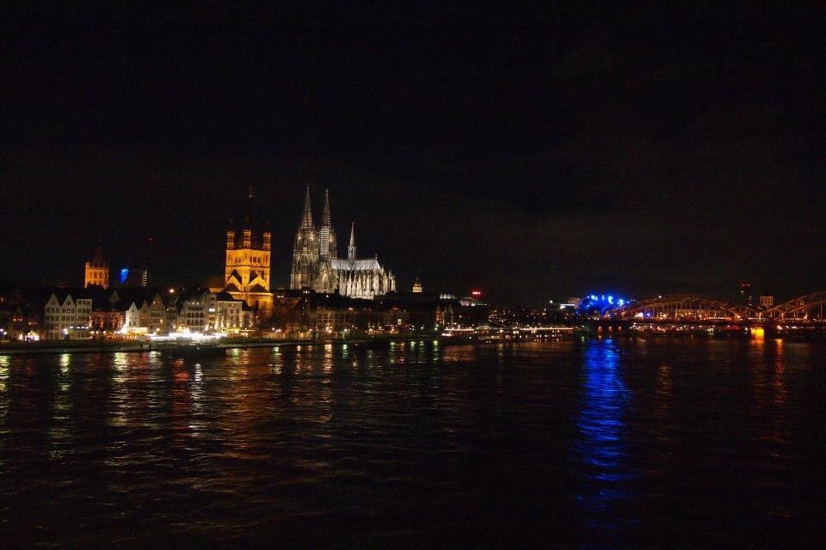 ケルンの川沿い