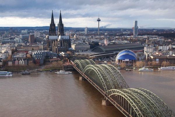 ドイツ・Koln「７ヶ月２８ヶ国世界一周（ドイツ）」の写真：ケルンの川沿い