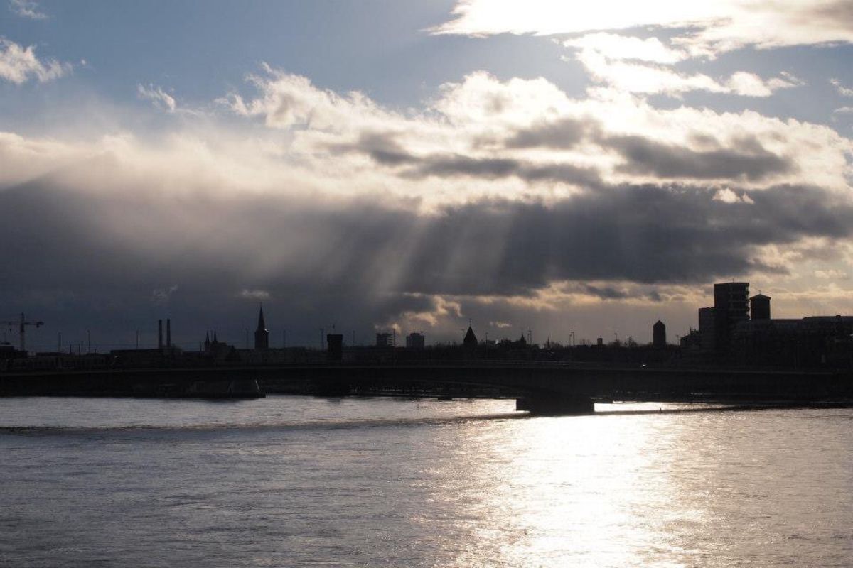 ケルンの川沿い