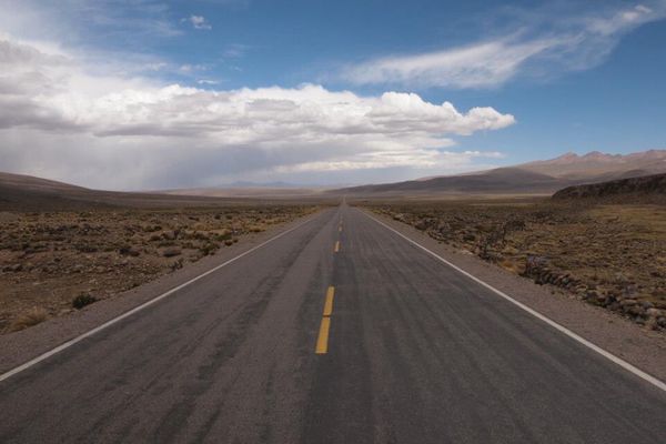 ペルー・Cuzco「７ヶ月２８ヶ国世界一周（ペルー）」の写真：こんな道を乗り合いバスで走る