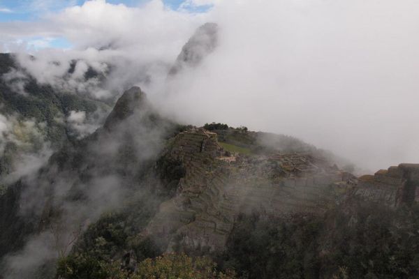 ペルー・Cuzco「７ヶ月２８ヶ国世界一周（ペルー）」の写真：朝の雲が晴れる時のマチュピチュ