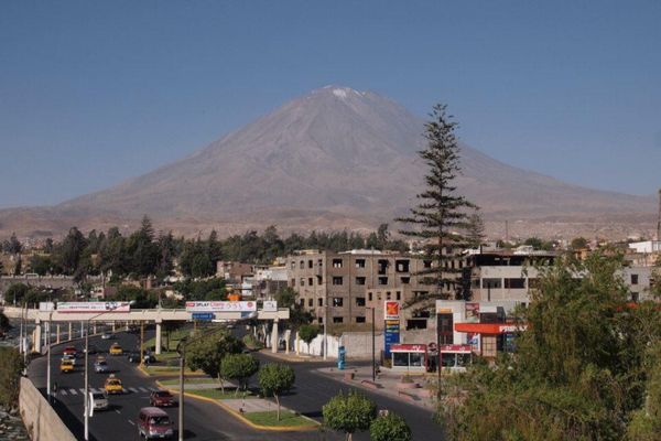 ペルー・Cuzco「７ヶ月２８ヶ国世界一周（ペルー）」の写真：ペルー第二の都市アレキパ。
山がきれい