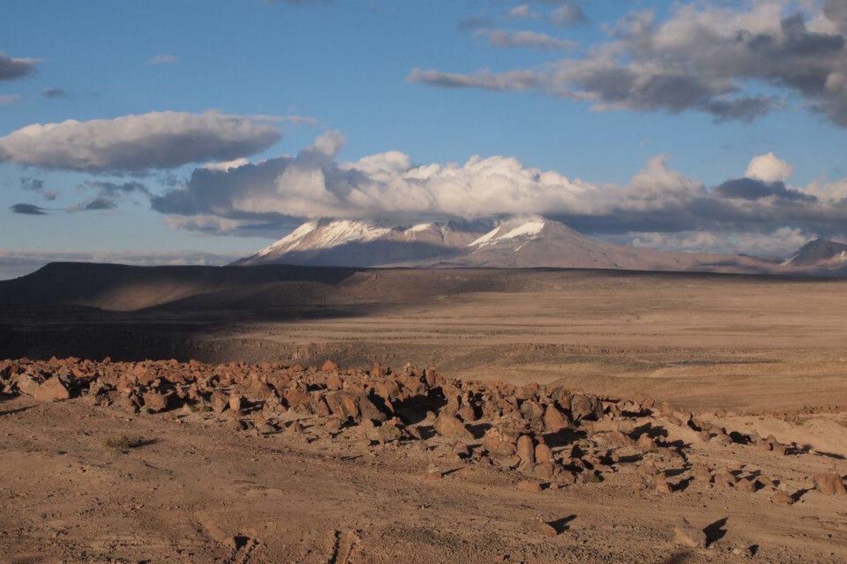 こんな道を乗り合いバスで走る