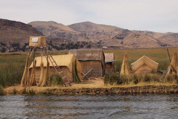 ペルー・Cuzco「７ヶ月２８ヶ国世界一周（ペルー）」の写真：チチカカ湖の葦でできた島 ウロス島