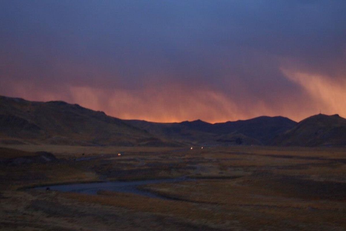 プーのからアレキパへ行く夜行バスの車窓から