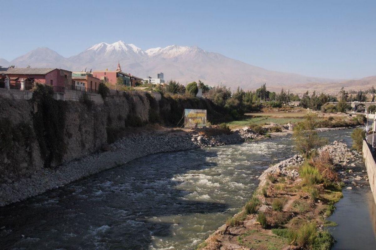 ペルー第二の都市アレキパ。
山がきれい