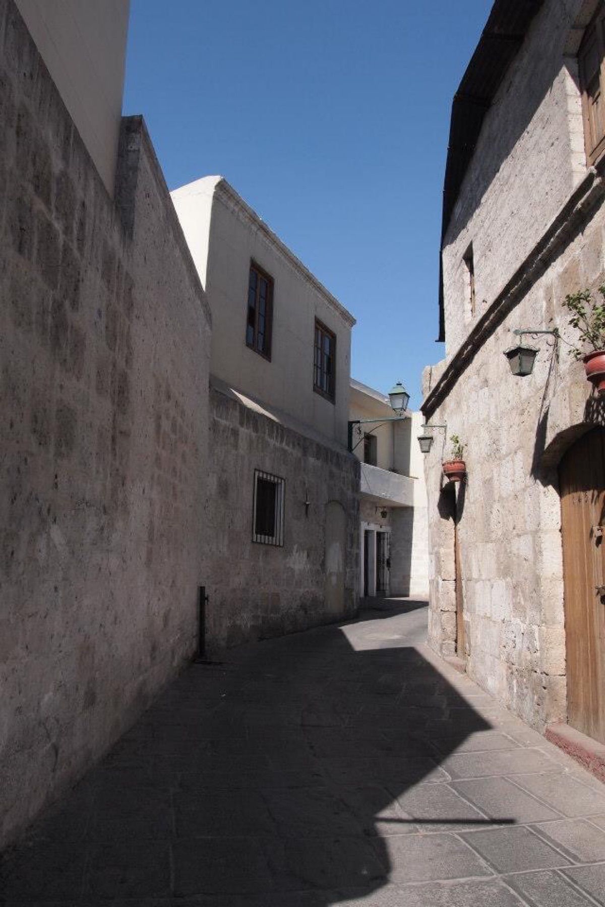 ペルー第二の都市アレキパ。
裏路地が美しい