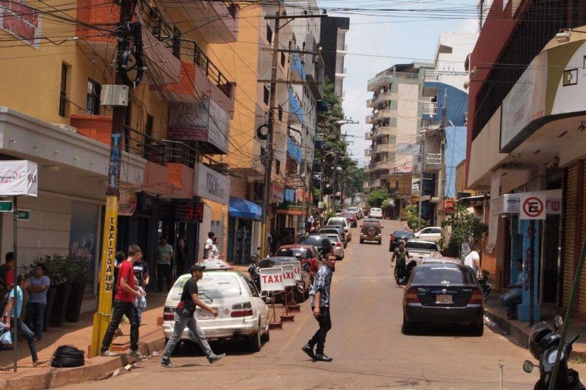 ブラジルから橋を渡ってパラグアイへ！