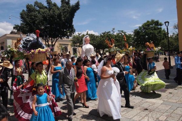 メキシコ・Cancun「７ヶ月２８ヶ国世界一周（メキシコ）」の写真：結婚式の行進