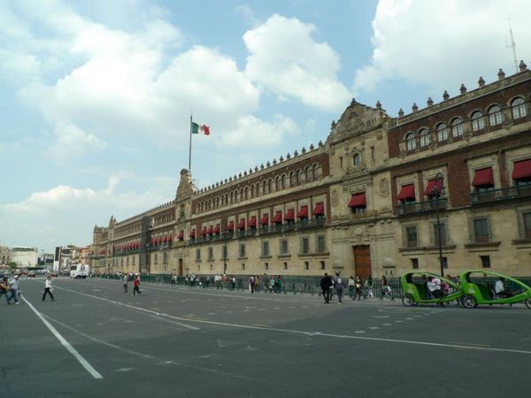 メキシコ・Cancun「７ヶ月２８ヶ国世界一周（メキシコ）」の写真：メキシコシティのソカロ