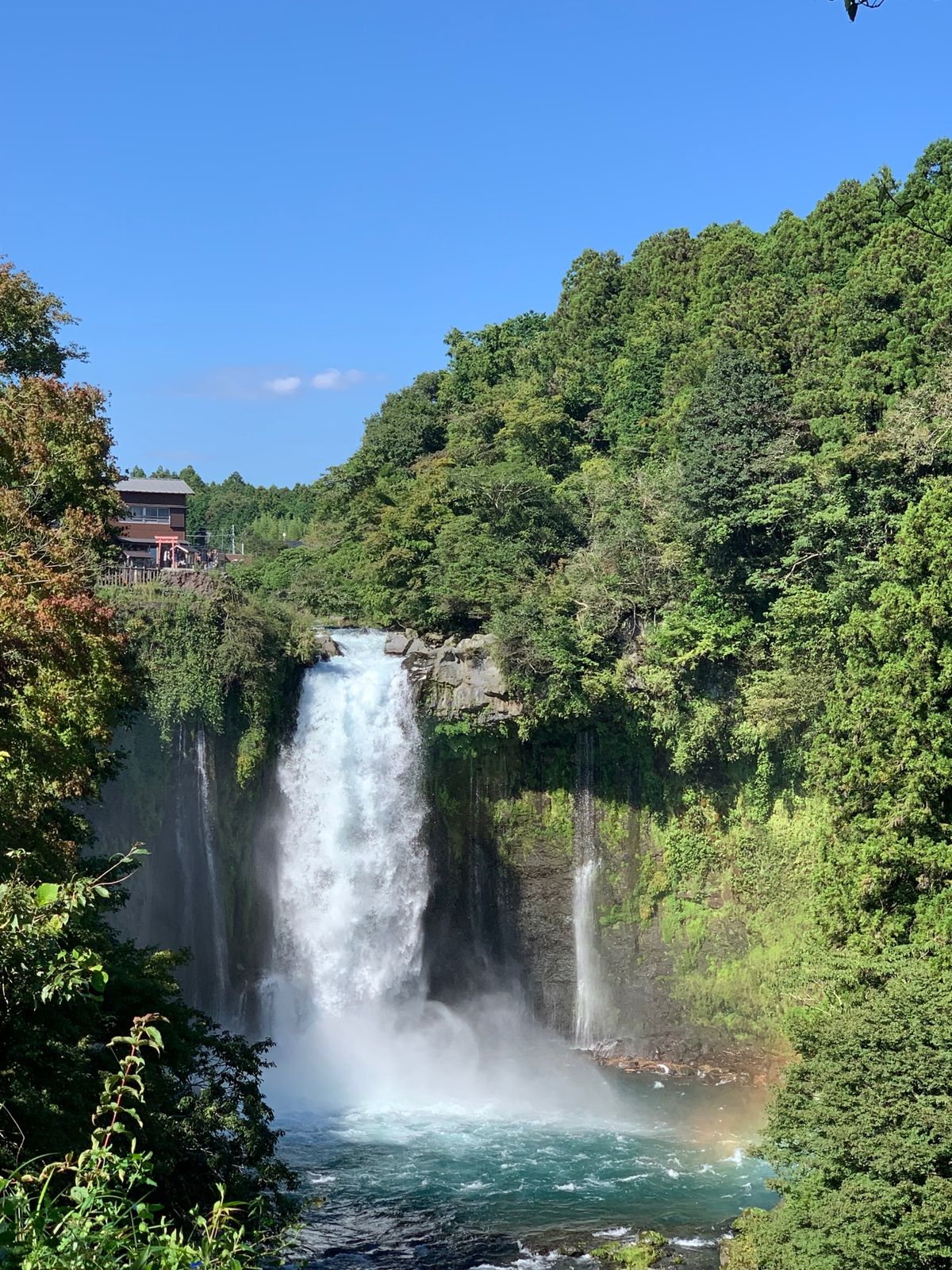 長野の白糸の滝とはまた全然違いますね😯あたし的にはもう1つ近くにあった音止...