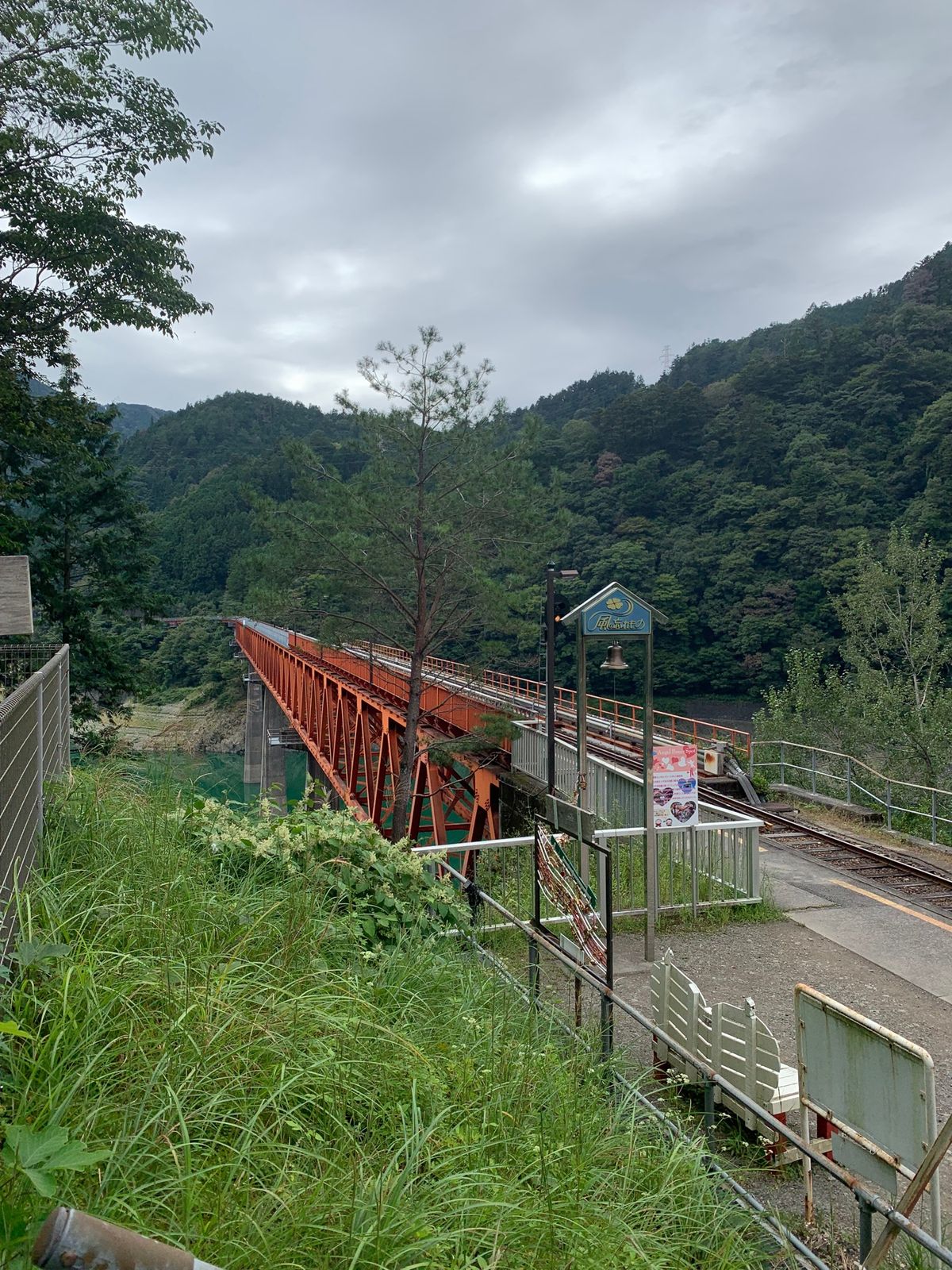 ここも駅に着くまで小山1つ超える感じ😅階段きつい💦