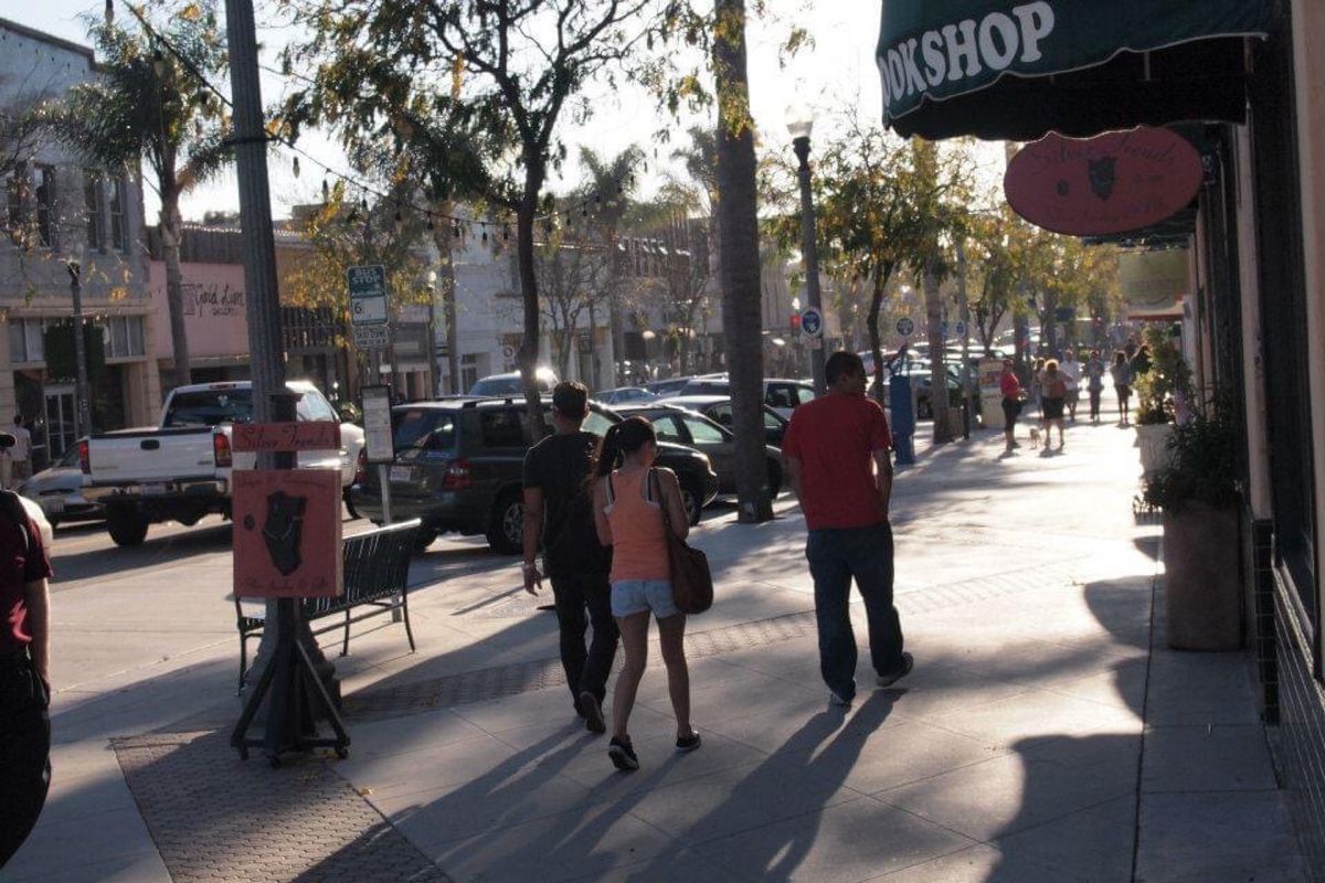 ロスから北へ2時間ほどいったベンチュラという町