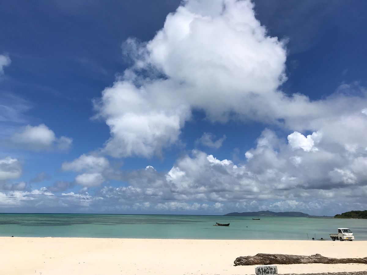 竹富島✨
コンドイビーチ🏝

与論島の「大金久海岸」バリに
透明度の高い天...