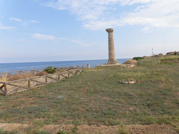 イタリア・カラブリア州「イタリアディープサウス　カラブリア探検」の写真：クロトーネ近郊、順にカーポ・コロンナ(岬...