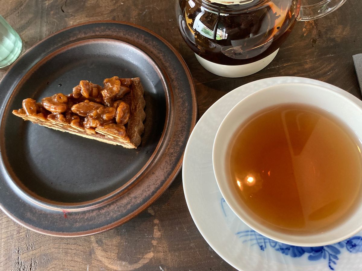 素敵なカフェで休憩した後、秩父神社へ。
茅の輪くぐりをしていた家族はカルガ...