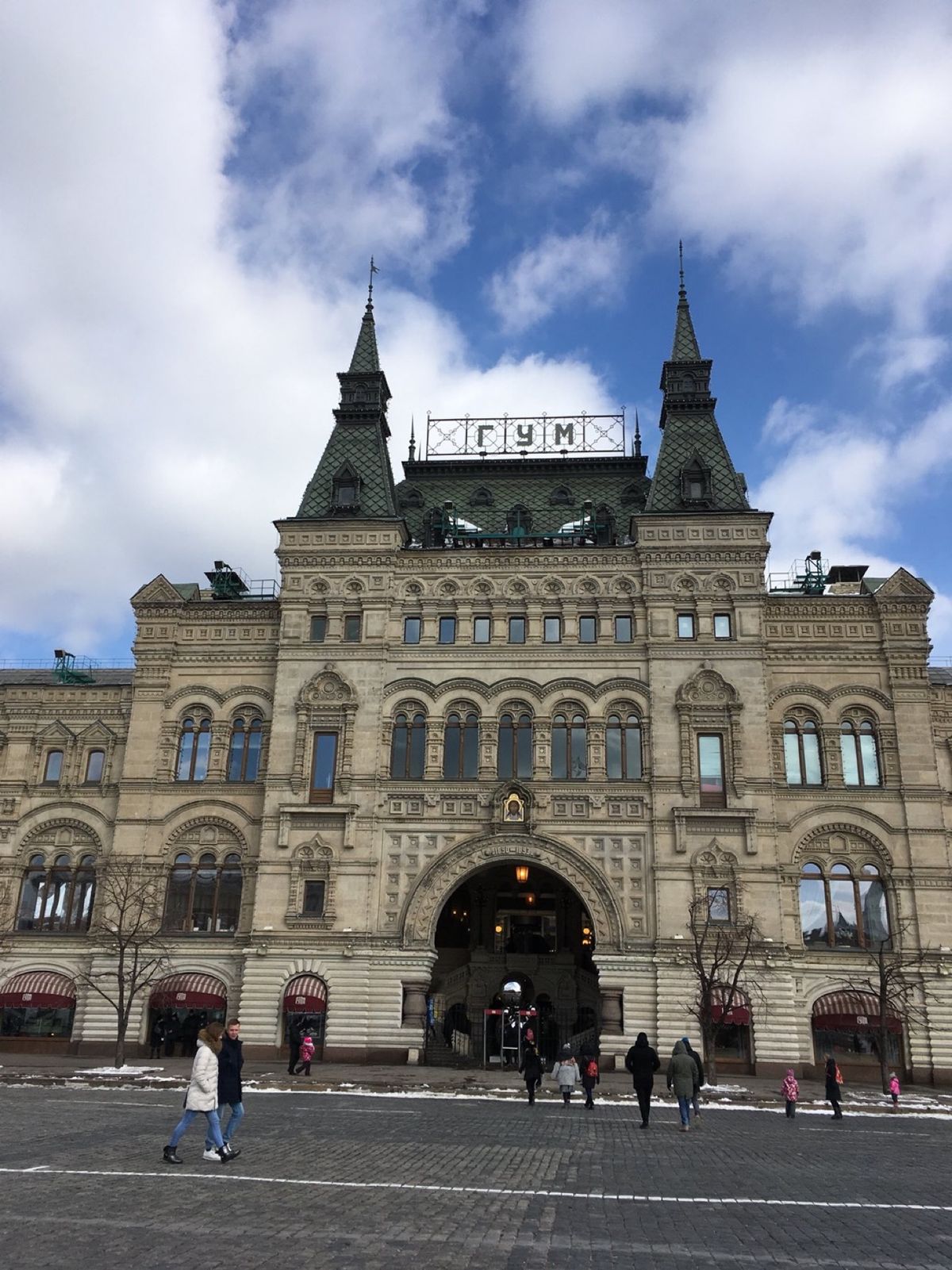 ツアー4日目は赤の広場を散策した後、クレムリンを見学。武器庫は撮影禁止のた...