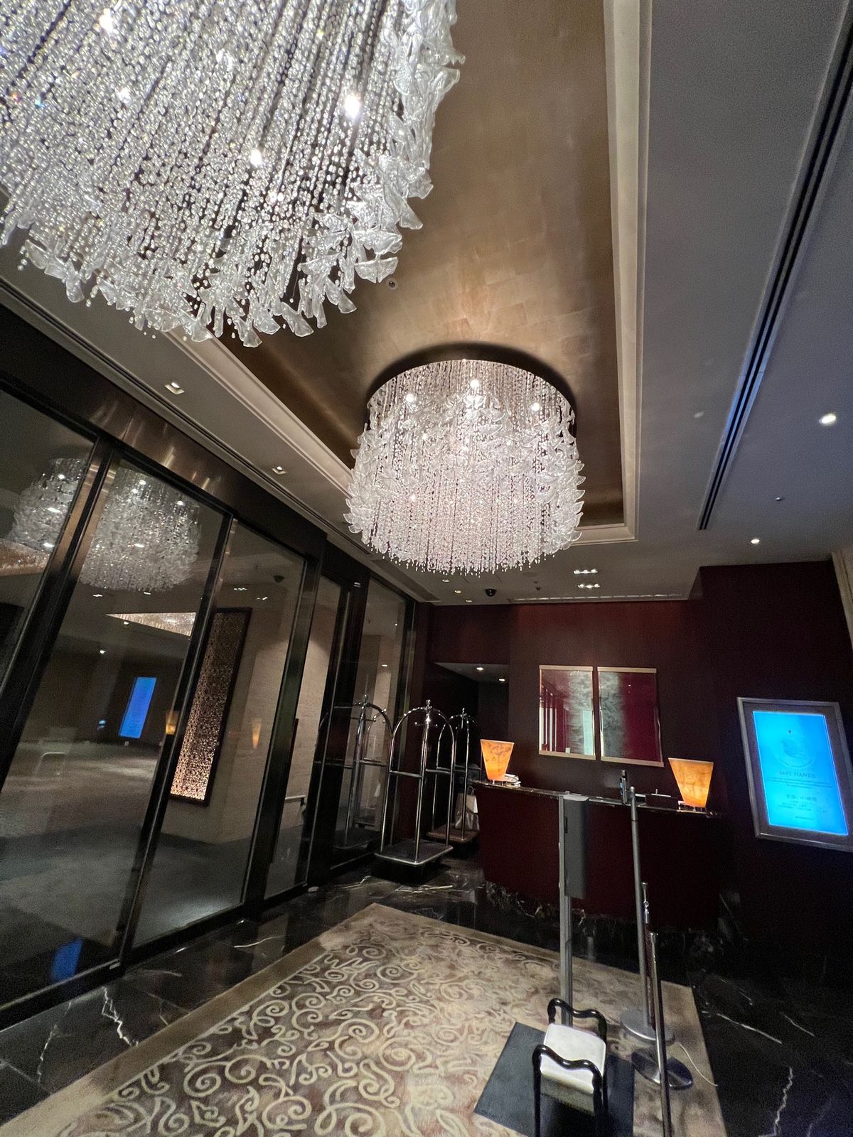 シャングリラホテル東京
クラブラウンジでチェックイン