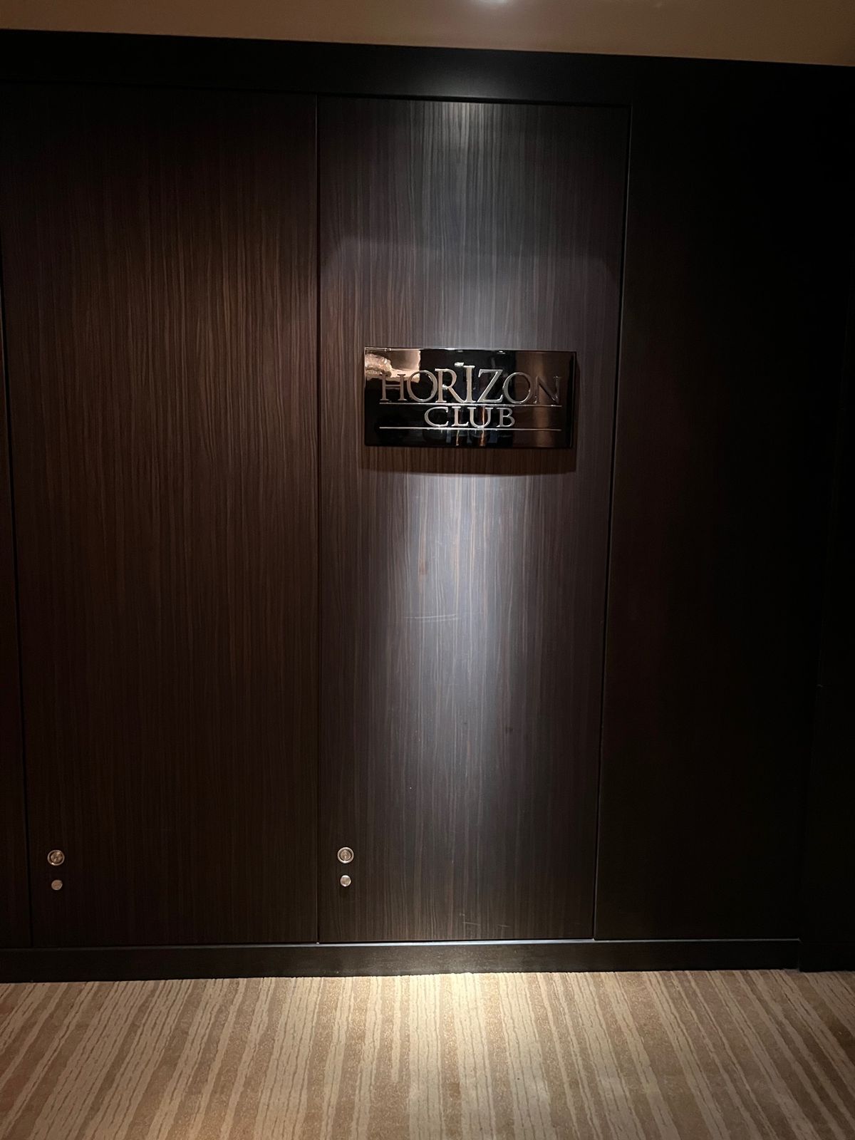 シャングリラホテル東京
クラブラウンジでチェックイン