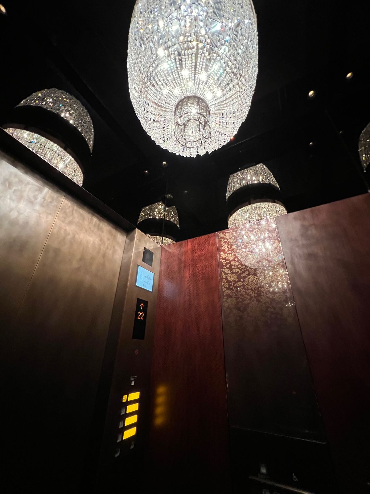 シャングリラホテル東京
クラブラウンジでチェックイン