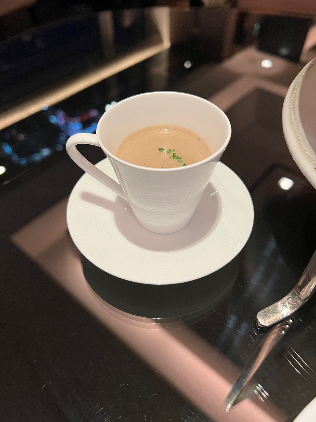 朝から何も食べてないのでパンが死ぬほど美味しい🍞