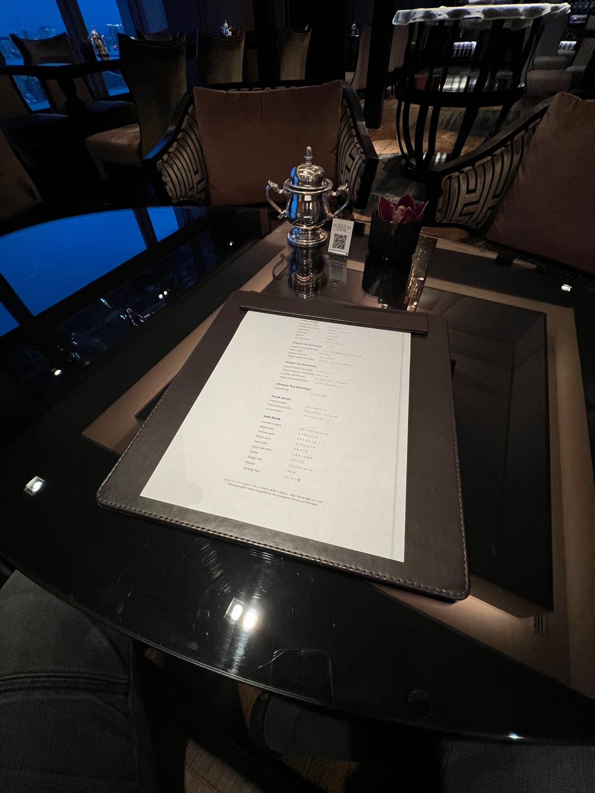 シャングリラホテル東京
クラブラウンジでチェックイン