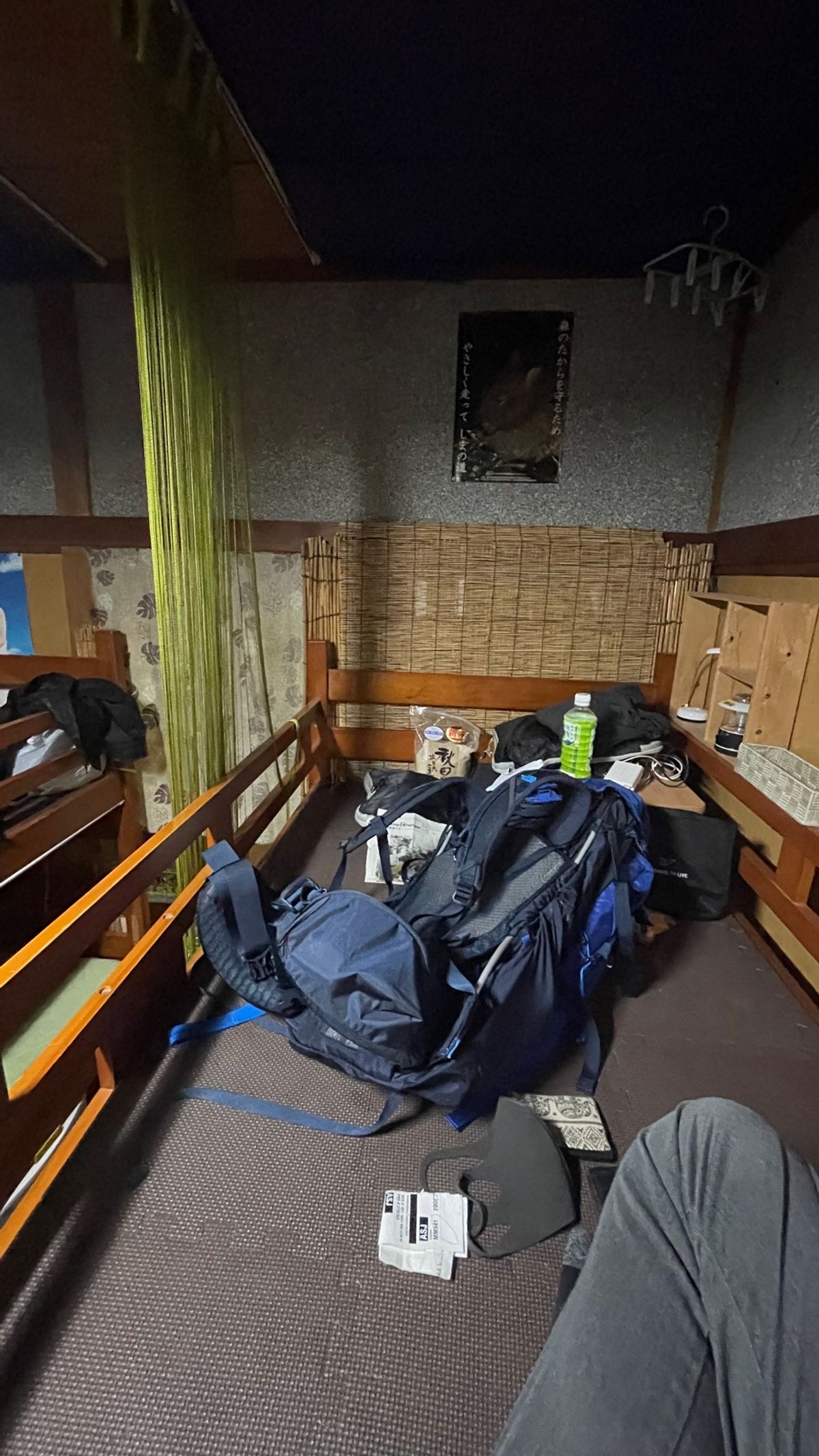 今回泊まるゲストハウス、昭和荘。
タケさんが送迎の車で空港まで迎えに来てく...